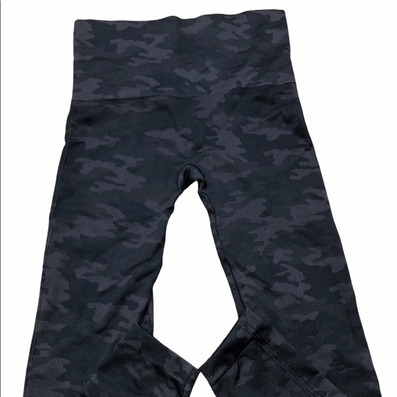 Spanx Look at me now black camo leggings large - Picture 12 of 13